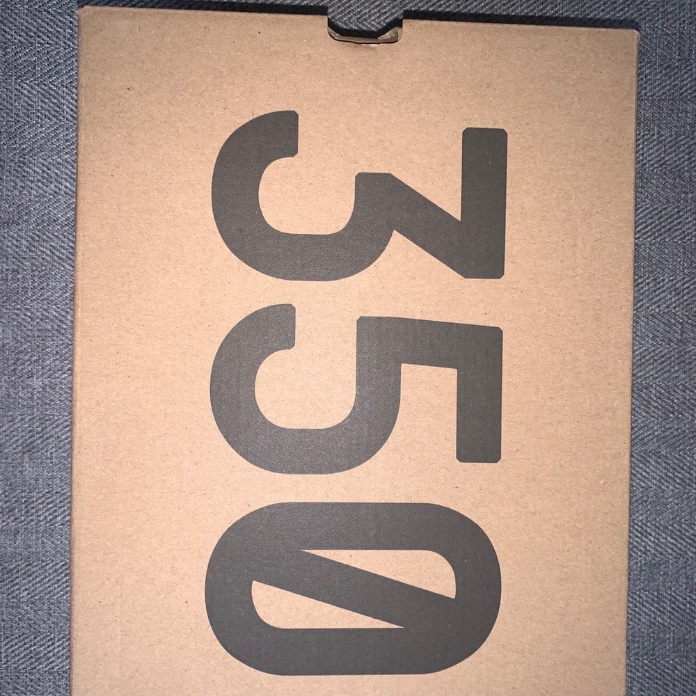 Yeezys... size men’s 5... women’s size 61/2 7